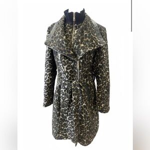 Vince Camuto Leopard Print Coat EUC